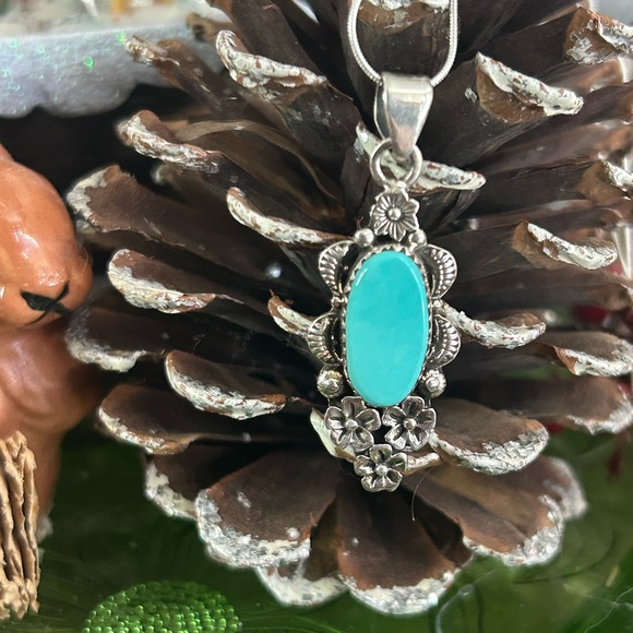 925 Sterling oh so pretty Kingman turquoise necklace - Picture 3 of 7